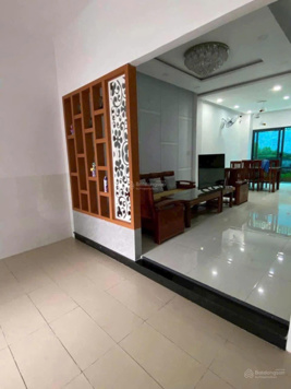 Nhà 4PN, 4WC ở KDT Lê Hồng Phong 1, Nha Trang, có sân đậu xe ô tô trong nhà