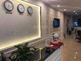 Bán khách sạn đang kinh doanh tốt, trung tâm Bãi Cháy, sát Sun World, giá đáy