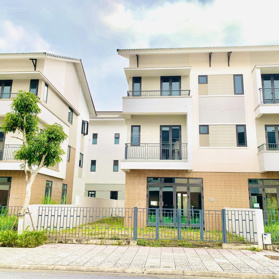 Cơ hội sở hữu nhà phố xẻ khe 170m2 phiên bản hiếm. Giá gốc chủ đầu tư 9.31 tỷ. LH: 0965 889 895