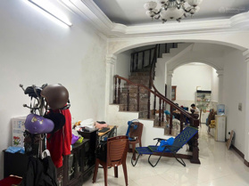 Cho thuê nhà nguyên căn Nguyễn Đức Cảnh Hoàng Mai 71m2, 3 tầng, đầy đủ nội thất, cách phố 200m