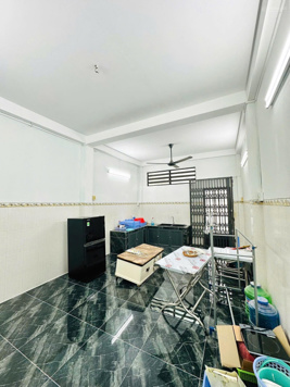 Cho thuê nhà lầu mới đẹp có nội thất máy lạnh tiện ở kinh doanh lộ oto đậu trước nhà giá rẻ