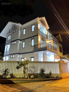 Cho thuê Villa mới gần biển, đường rộng 16m khu Vĩnh Hoà