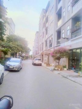 Cho thuê nguyễn căn Him Lam - Thượng Thanh, vỉa hè rộng oto tránh đỗ ngày đêm - kinh doanh vip