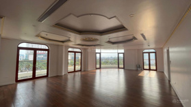 Cho thuê biệt thự ở Lê Trọng Tấn 220m2 x 5 tầng + 1 hầm MT 30m lô góc thông sàn giá 230tr