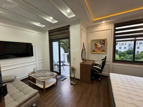 View công viên 98m, thang máy hoàn thiện siêu đẹp. Nội thất cực đẹp, chi tiết