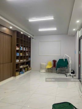 Cho thuê mặt bằng kinh doanh 2 mặt tiền Đ. Lạc Long Quân rộng 39 m, P. Đông Vệ, Tp. Thanh Hóa