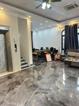 BÁN căn biệt thự song lập Vencie Vinhomes imperial 144m2, có thang máy giá chỉ 19 tỷ