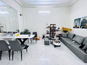 Cần bán nhà Mỹ Đình, dt 43,1m x 4 tầng, Ô tô lùi tận cửa. Giá 7,15 tỷ tặng 95% nội thất