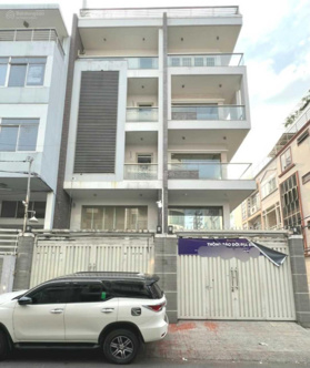 Nhà chính chủ hẻm 8m 780/16 Sư Vạn Hạnh, P12, Q10. DT: 5x(10x20m) 3lầu gần Vạn Hạnh Mall