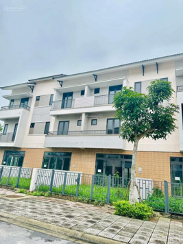Chính chủ bán gấp nhà 3 tầng 120m2 tại Centa Riverside chỉ 6.5 tỷ