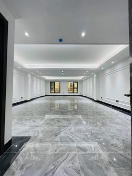 Chính chủ cần bán gấp tòa nhà văn phòng 85m2 x 8 tầng thông sàn đường Hoàng Quốc Việt giá 35 tỷ