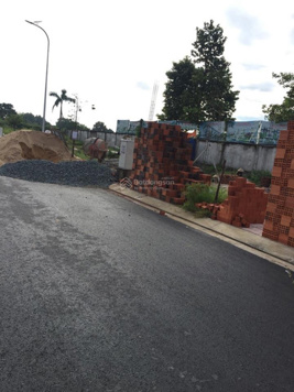 Đất thổ cư 2 mặt tiền đường diện tích 108m2 (6x18m). Gần KCN Đức Hòa 3. Sổ hồng riêng. Giá 950triệu