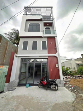 Bán nhà mới 1 trệt 1 lửng 2 lầu sát ĐH Tài Chính Marketing đường Võ Văn Hát Long Trường Q9