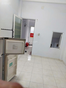 Cho thuê phòng Q10. Cửa sổ. Full nội thất. Mới keng. Kệ bếp. 3tr200