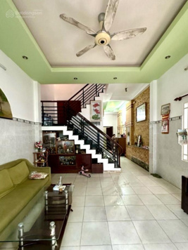 Ngộp giảm 2 tỷ! Bán đất tặng luôn nhà 3 tầng 130m2 - ngang 6m - hẻm xe hơi - Giá đầu tư chỉ 90tr/m2