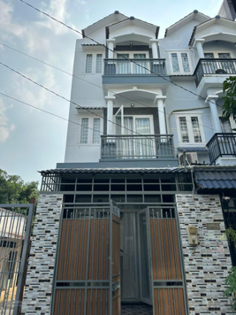 Mua nhà đón tết, căn nhà mới 2 lầu rộng rãi ngay Hoàng Anh Gia Lai