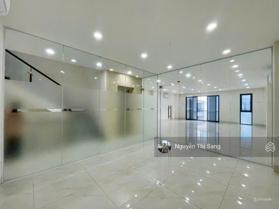 Tòa nhà văn phòng 100m2 ở Vạn Phúc có sẵn 2 phòng, thang máy, gần vietcombank, bãi xe. Giá 13tr