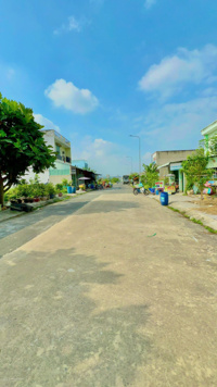 Cần bán gấp nền 114m2 full thổ cư, sổ hồng cầm tay, giá chỉ 1 tỷ 595 triệu, giá tốt nhất khu vực