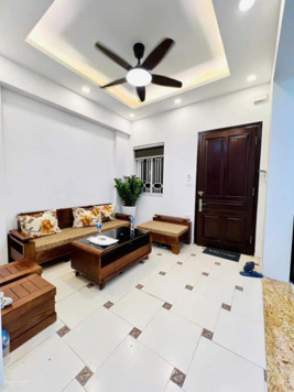 (Hiếm) bán nhà tập thể Nam Thành Công (mặt phố Nguyên Hồng), 70m2, tầng 2, giá 4. Xx tỷ