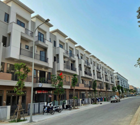 Duy nhất một căn 4 tầng đối diện chung cư sổ hồng trao tay