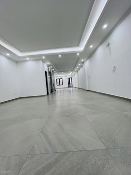 CC bán tòa nhà văn phòng kết hợp ở cuối phố Phùng Chí Kiên Cầu Giấy ôtô vào tận nhà để đc 5 xe 7chỗ