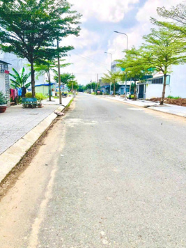 Chính chủ cần bán nền 80m2, sổ hồng riêng, full thổ cư, giá tốt nhất khu vực chỉ 1tỷ425 triệu