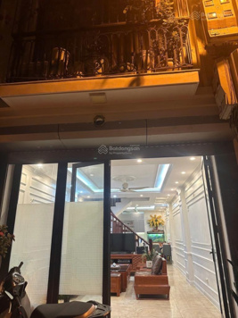 Vị trí đẹp, nhà mới, thiết kế hiện đại ô tô thông qua nhà. Gần hồ sinh thái. Sống chất lượng ạ