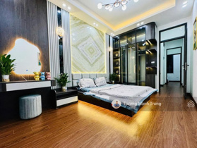 BÁN NHÀ PHỐ HÀO NAM, 6 TẦNG THANG MÁY, 1 NHÀ RA PHỐ, NHÀ ĐẸP FULL NỘI THẤT XỊN Ở NGAY, DT 31,3M2*6T