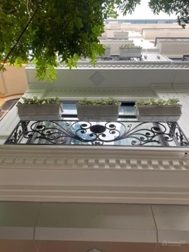 Bán nhà phân lô Hoàng Quốc Việt thang máy, ngõ 4m ô tô tránh, khu quân đội. DT 44m2 x 6 tầng, hiếm