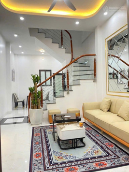 Chính chủ cần bán nhà Nguyễn Xiển, 35m2, 4 tầng, 2 thoáng, tặng lại nội thất