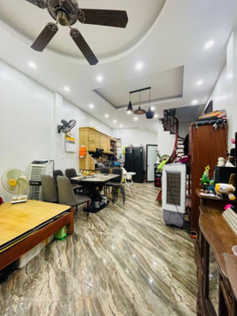 Bán nhanh nhà ngay chân cầu Vĩnh Tuy - 36m2 - 5 tầng mới đẹp - ô tô đỗ sân - giá hiếm 5 tỷ