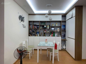 Tôi bán căn chung cư 3 PN Gelexia căn góc hướng Đông nhà đẹp view cực đẹp. Giá chính chủ 60 tr/m2