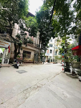 Chị gái bán nhà ngõ 61 Hoàng cầu 48m2 5T MT 5m giá 18.5 tỷ vỉa hè, 2 ô tô tránh dừng đỗ, kinh doanh