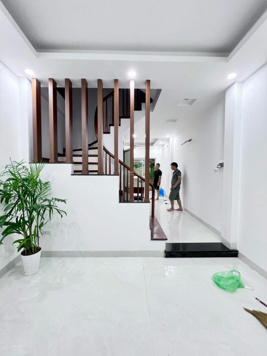 Siêu hot! Hoàng Quốc Việt - 40m ra phố - mặt ngõ thông - về ở ngay - NT mới - 38m2 - 5 ngủ