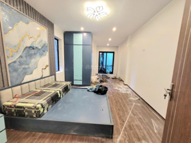 Bán nhà Hoàng Cầu - 10m ra hồ - 30m2 x 4 tầng chỉ 8,5 tỷ