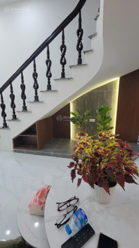 CC bán nhà Nguyễn Khoái tổng DTSD T1 là 31m2, 2 thoáng, tặng full nội thất. Ba gác đỗ cửa ôtô gần