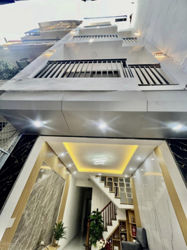 Bán nhà riêng 4 tầng tại Đội Cấn cách vài bước chân ra ô tô 8,2 tỷ 33m2 4 tầng 3PN 4WC chính chủ