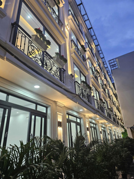 Chính chủ gửi bán nhà đẹp trung tâm Cầu Giấy, nhà xây mới DT 32m2, liên hệ 0898 531 585