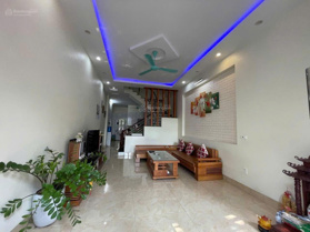 Cần bán nhà 3 tầng gần công an phường Yết Kiêu, vị trí trung tâm