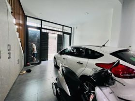 Nhà thiết kế hiện đại XD Kiên cố 1T2L+sân thượng Đ.Cây Keo p.Tam Phú gồm 3PN 3WC+sân đậu oto