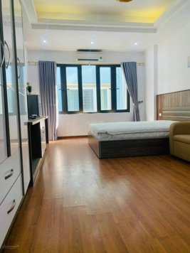 Bán gấp nhà Lò Đúc, sát phố 110m2 5 tầng, mặt tiền 5m. Chỉ 9,5 tỷ. Xin mời anh chị Đầu tư ạ