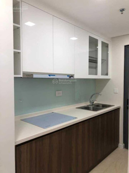 Cần báN 2PN, Rivera Park vị trí căn góc hướng Đông Nam Tây Bắc tầng trung, có slot ô tô sổ lâu dài