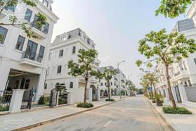 Gia đình chuyển hướng cần bán gấp căn biệt thự khu Q, DT 170m2 giá 26,8 tỷ. LH: 0943 656 805