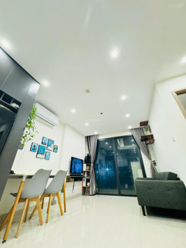 Chính chủ bán căn 1N + tòa GS2 tầng đẹp view đẹp, NT full, BC hướng ĐN, DT 42,8m2. Giá 2,6 tỷ nét
