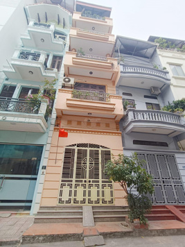 Chính chủ cần bán gấp nhà - phân lô - vỉa hè - ô tô chạy vòng quanh - 3 ô tô tránh - 10m ra phố