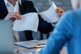 Đơn phương chấm dứt hợp đồng lao động có bị phạt không?