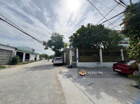 Bán lại nhà kho khu biệt thự Hyundai 189m2 full thổ cư, ngang 7m, nở hậu. Full thổ cư