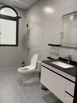 Cho thuê shophouse 5 tầng. Đã hoàn thiện full. Giá 15 triệu/ tháng, tốt nhất thị trường