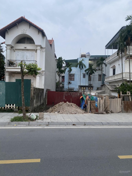 Chính chủ cần bán gấp mảnh đất mặt phố việt Hưng DT 95m2, MT 4,66m vị trí trung tâm, kinh doanh