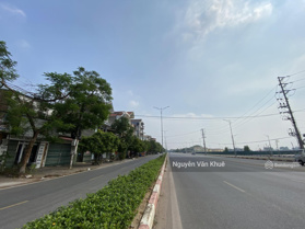 Cần bán đất mặt đường Thân Nhân Trung, Mỹ Độ. Đối diện Lam Sơn Nexus, đường 60m, có nhà cho thuê